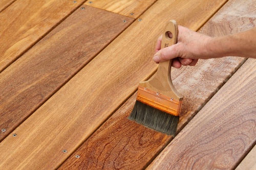 Zadbane drewno tarasowe - zabezpieczone i zaimpregnowane przez olejowanie